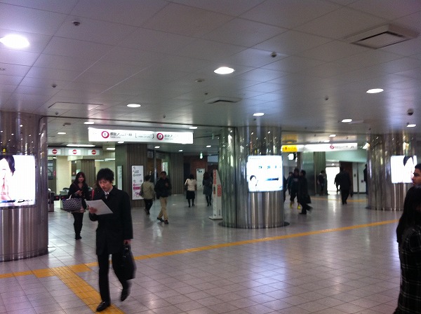 京王新線口改札前