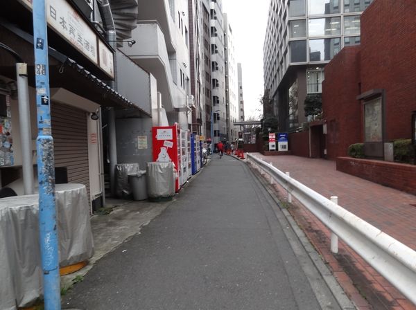 甲州街道沿い前の細道