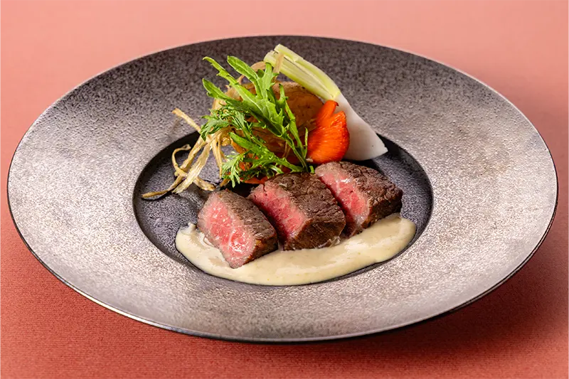 <2026年9月1日～11月30日>2種類の前菜と国産牛、魚料理が愉しめる 全4品コース